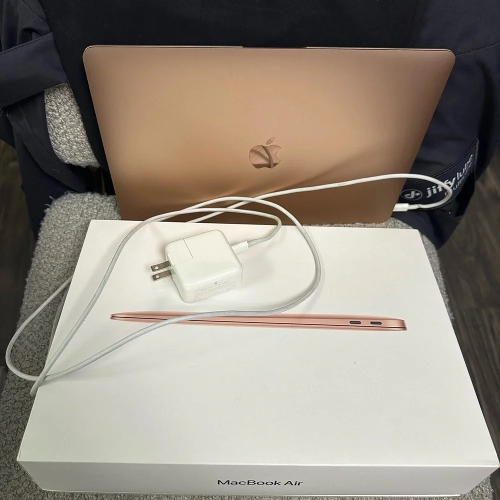 Apple MacBook in Elegant Gold